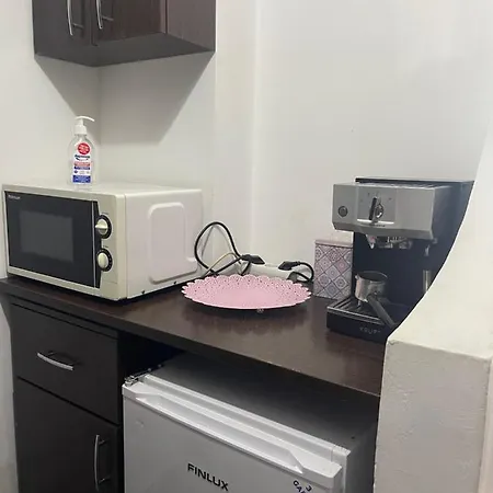 Lovely In The Heart Of Bükreş